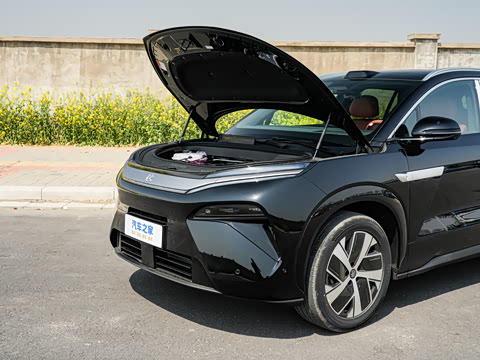 2025 BYD TANG L Image 21